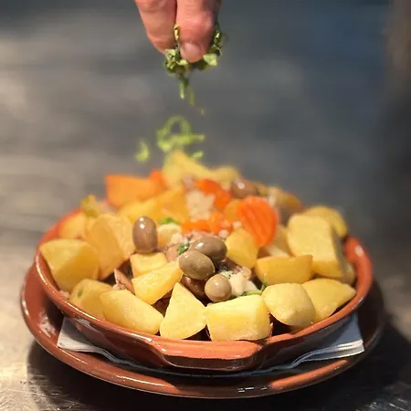 Lovely With Pool By Homing Lägenhet