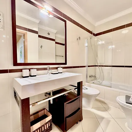 Lovely With Pool By Homing Apartment