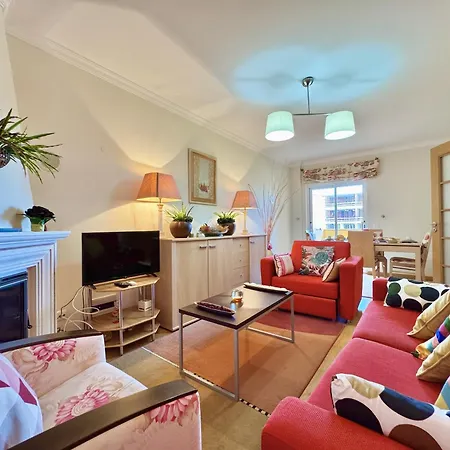 Lovely With Pool By Homing Apartment