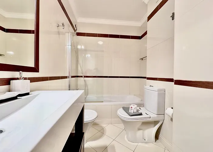 Lovely With Pool By Homing Apartment *