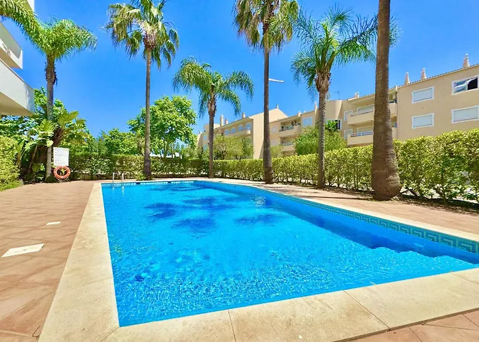 Lovely With Pool By Homing Apartment *