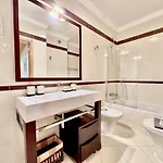 Lovely With Pool By Homing Apartament