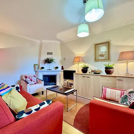 Appartement Lovely With Pool By Homing